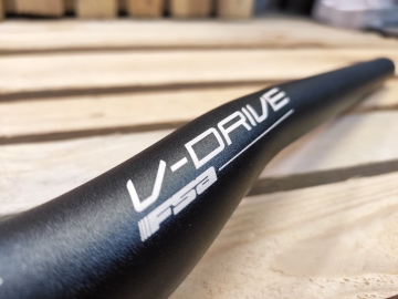 Руль FSA V-Drive 31,8x620 изгиб 15 мм черный