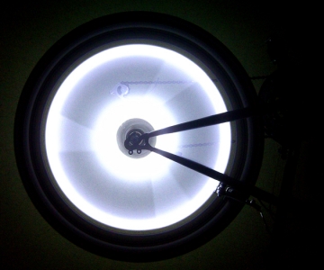 Белая подсветка колеса на велосипед
